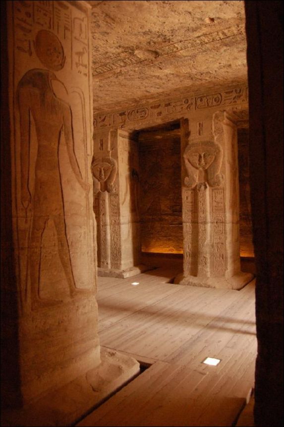 <i><b>Abu Simbel-030</b></i>